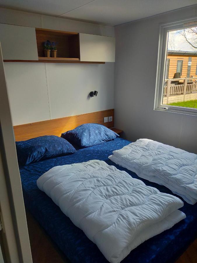 Bj Chalets - De Rug 3 - Vakantiepark Lauwersoog - Luxe Chalet Met Vaatwasser En Inloopkast! Vroege Incheck! Met Airco! ภายนอก รูปภาพ