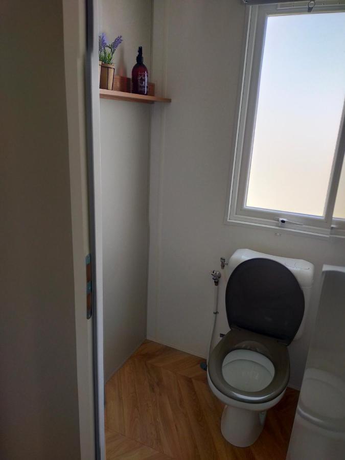 Bj Chalets - De Rug 3 - Vakantiepark Lauwersoog - Luxe Chalet Met Vaatwasser En Inloopkast! Vroege Incheck! Met Airco! ภายนอก รูปภาพ